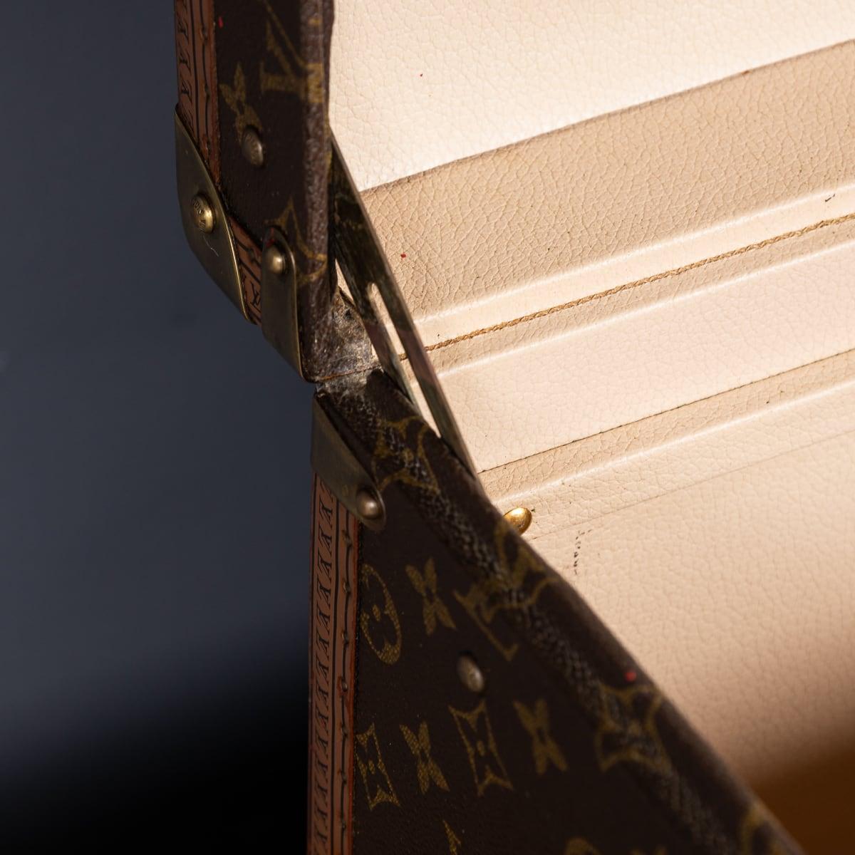 Coffret de toilette Louis Vuitton du 20ème siècle en toile monogrammée, fabriqué en France vers 1960 5