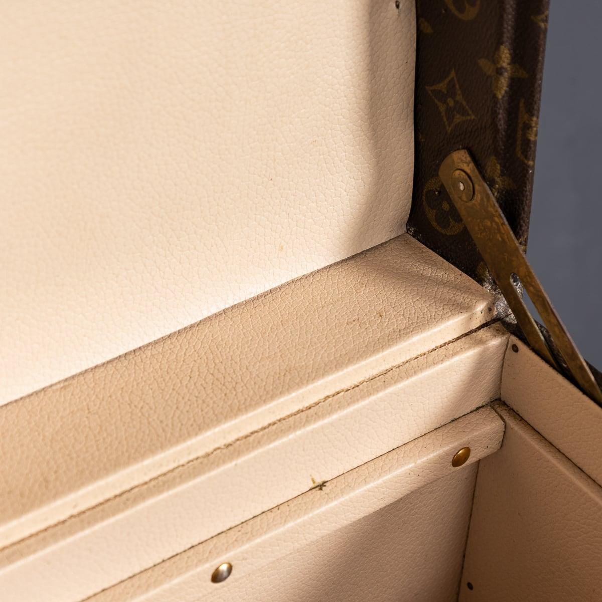 Coffret de toilette Louis Vuitton du 20ème siècle en toile monogrammée, fabriqué en France vers 1960 6
