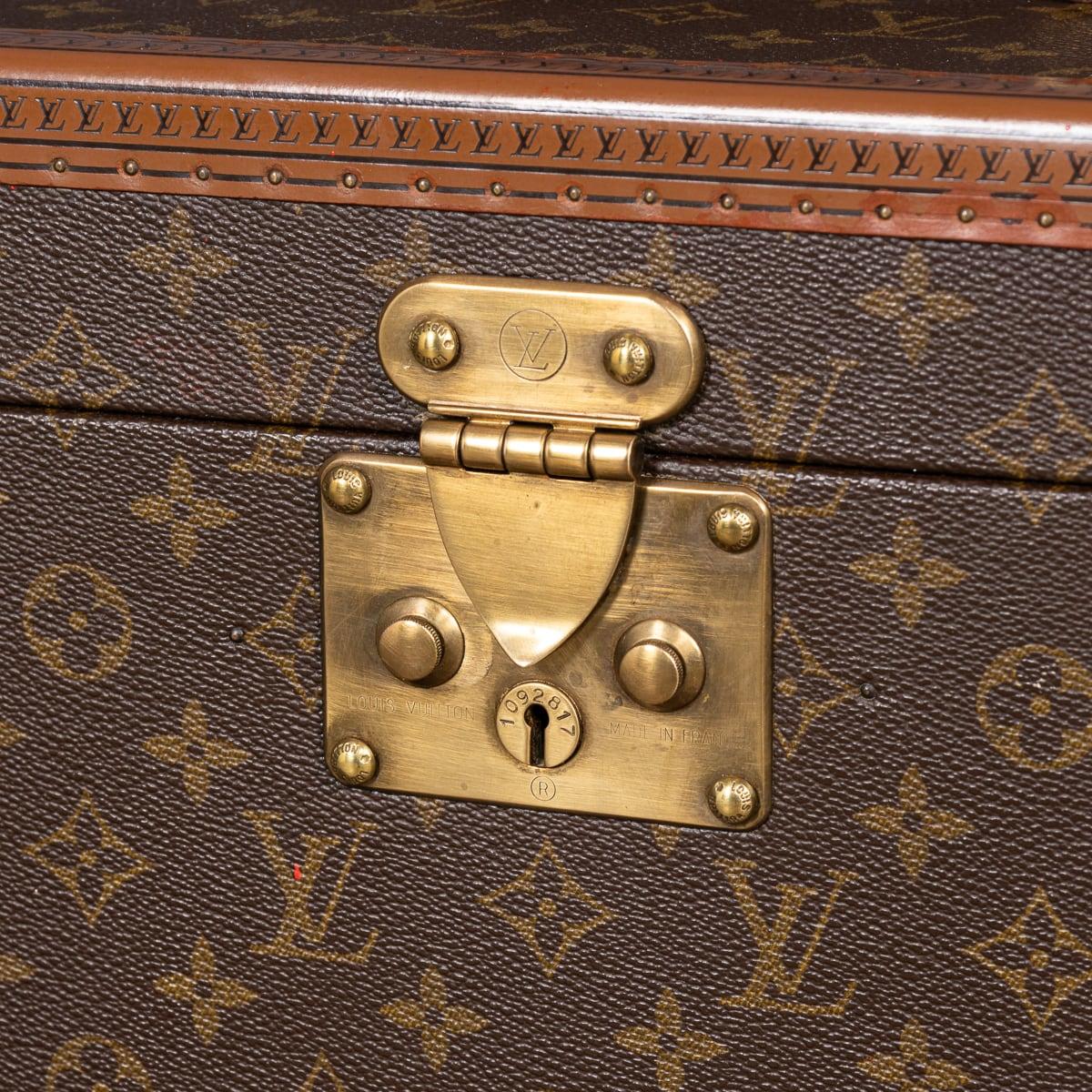 Coffret de toilette Louis Vuitton du 20ème siècle en toile monogrammée, fabriqué en France vers 1960 7