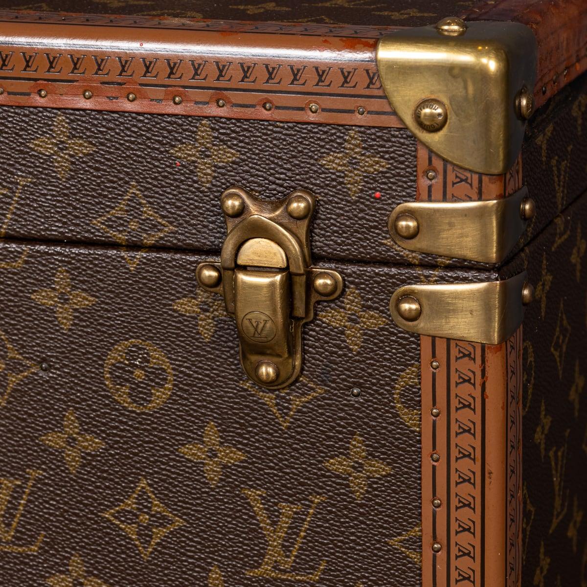 Coffret de toilette Louis Vuitton du 20ème siècle en toile monogrammée, fabriqué en France vers 1960 8