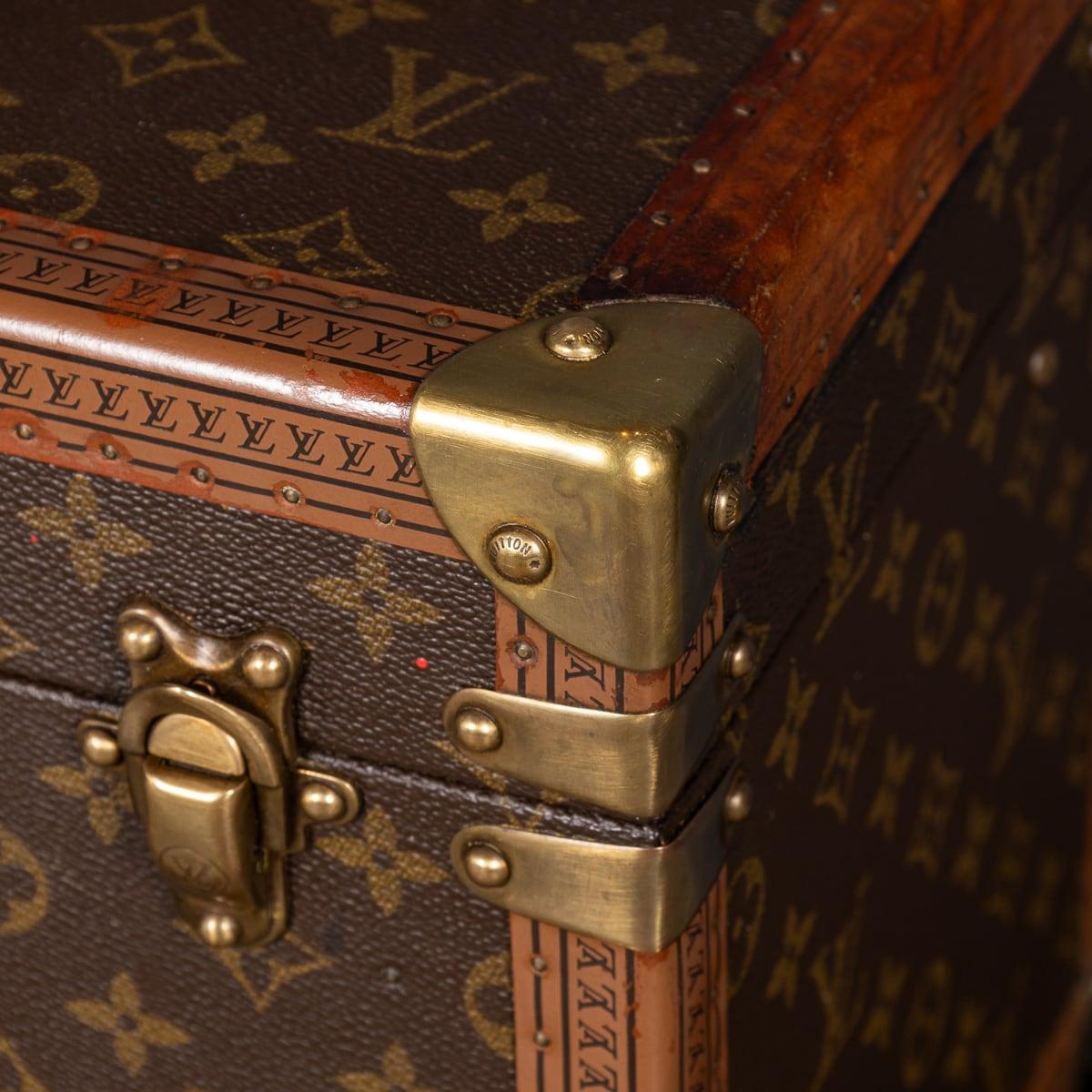 Coffret de toilette Louis Vuitton du 20ème siècle en toile monogrammée, fabriqué en France vers 1960 10