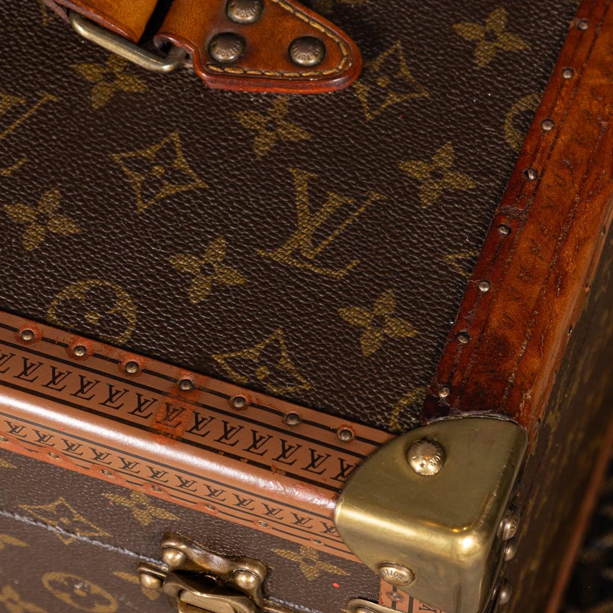 Coffret de toilette Louis Vuitton du 20ème siècle en toile monogrammée, fabriqué en France vers 1960 12