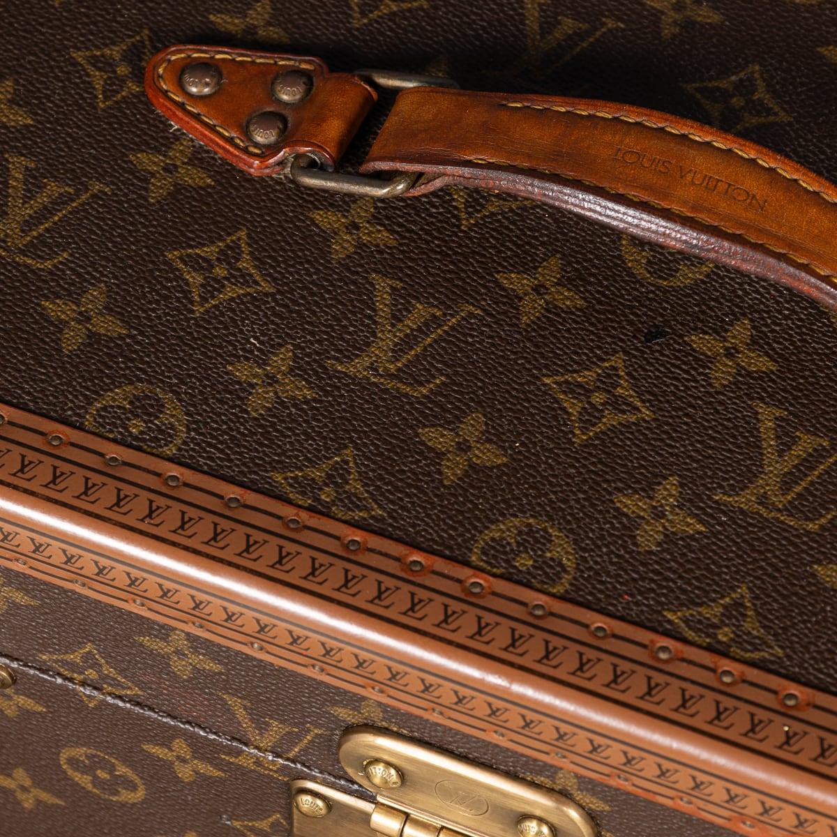 Coffret de toilette Louis Vuitton du 20ème siècle en toile monogrammée, fabriqué en France vers 1960 13