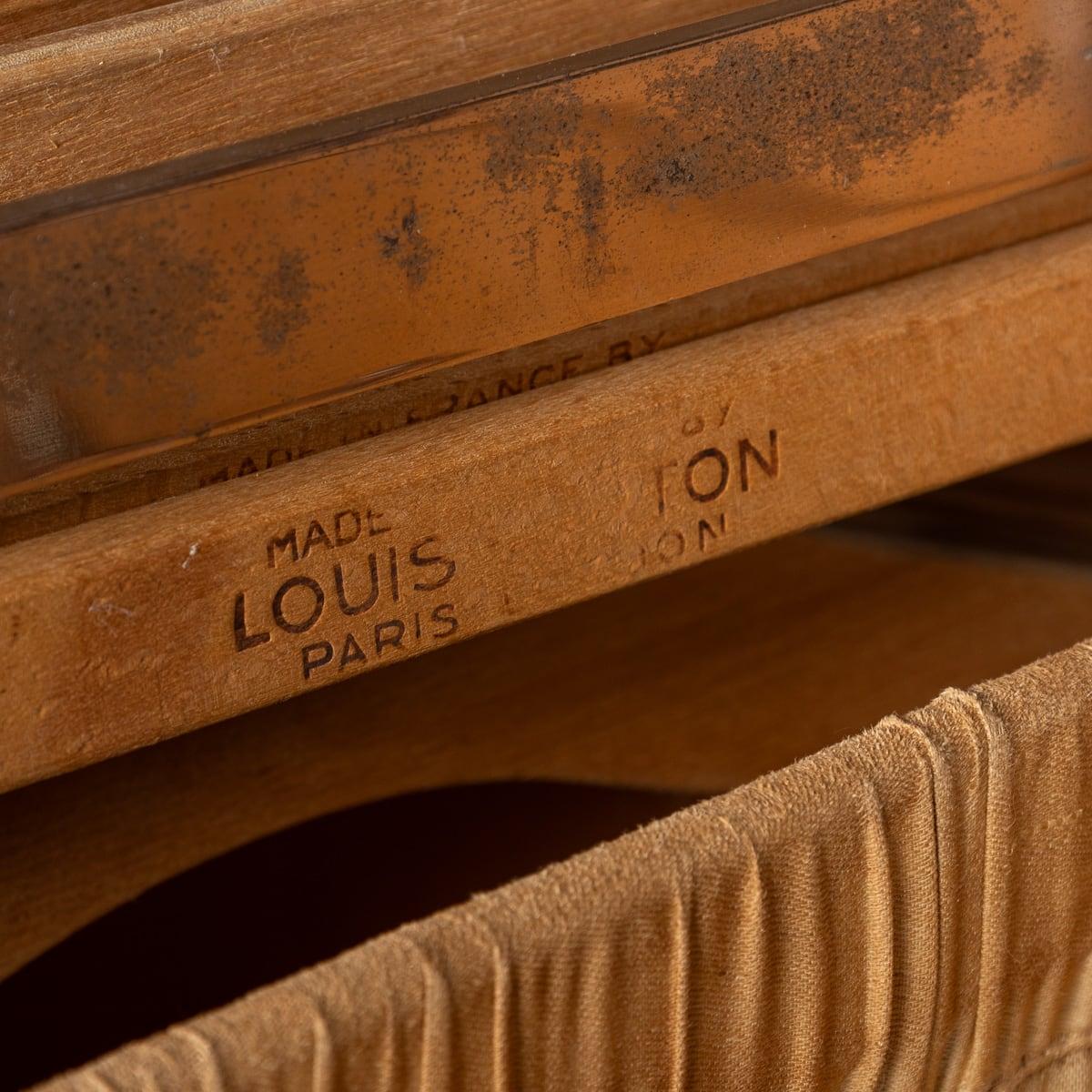 Malle de garde-robe Louis Vuitton du 20e siècle en toile monogrammée, France vers 1920 en vente 7