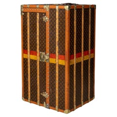 Baule guardaroba Louis Vuitton del XX secolo in tela Monogram, Francia, 1920 ca.