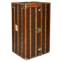 Baule guardaroba Louis Vuitton del XX secolo in tela Monogram, Francia, 1920 ca.