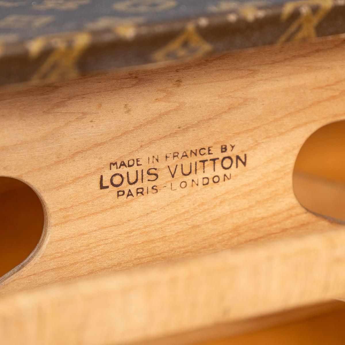 Malle de garde-robe Louis Vuitton du 20e siècle en toile monogrammée, France vers 1930 en vente 6