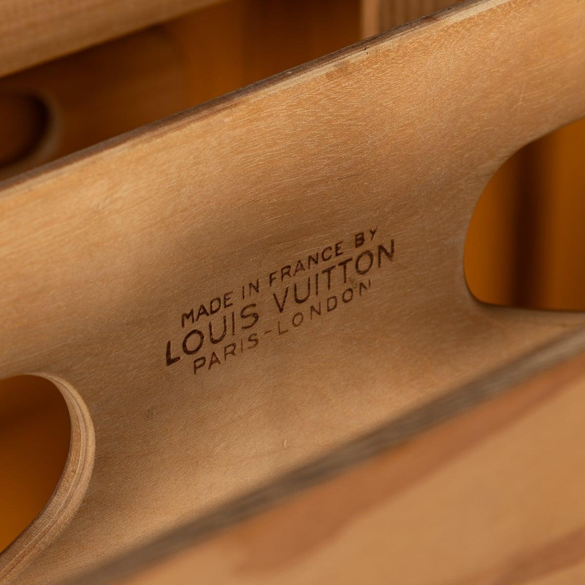 Malle de garde-robe Louis Vuitton du 20e siècle en toile monogrammée, France vers 1930 en vente 8