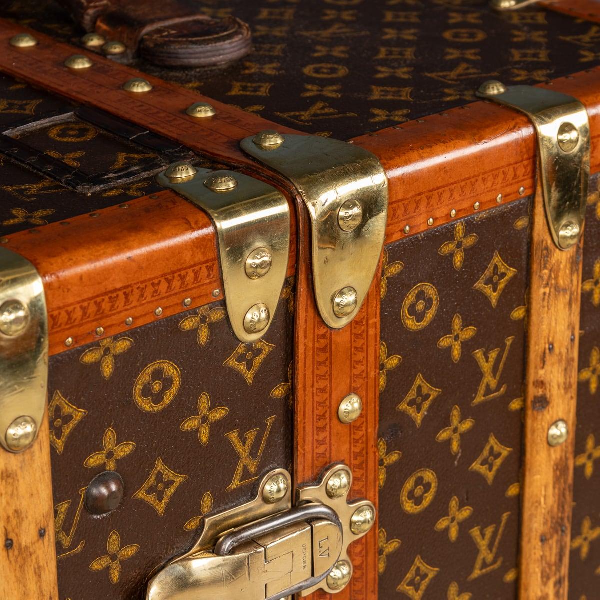Malle de garde-robe Louis Vuitton du 20e siècle en toile monogrammée, France vers 1930 en vente 10