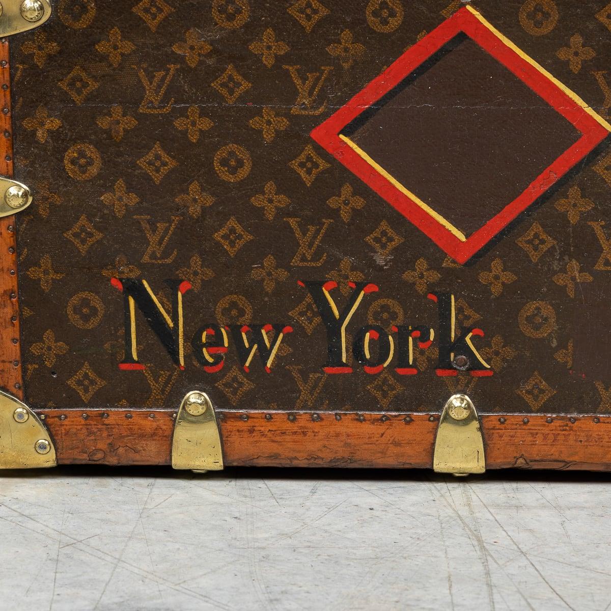 Malle de garde-robe Louis Vuitton du 20e siècle en toile monogrammée, France vers 1930 en vente 11