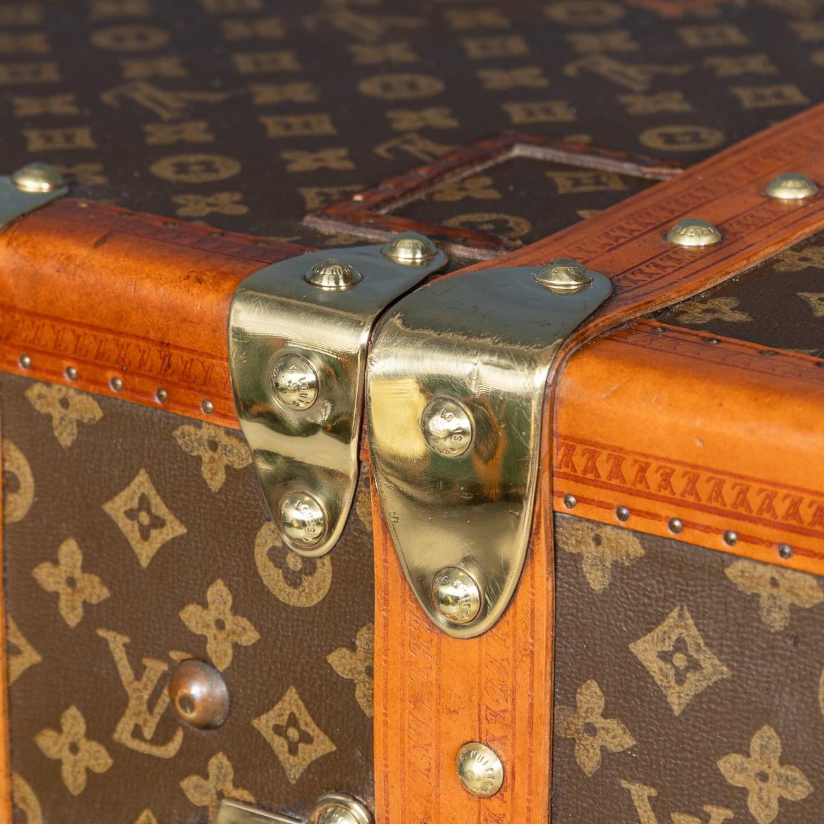 Malle de garde-robe Louis Vuitton du 20e siècle en toile monogrammée, France vers 1930 en vente 12