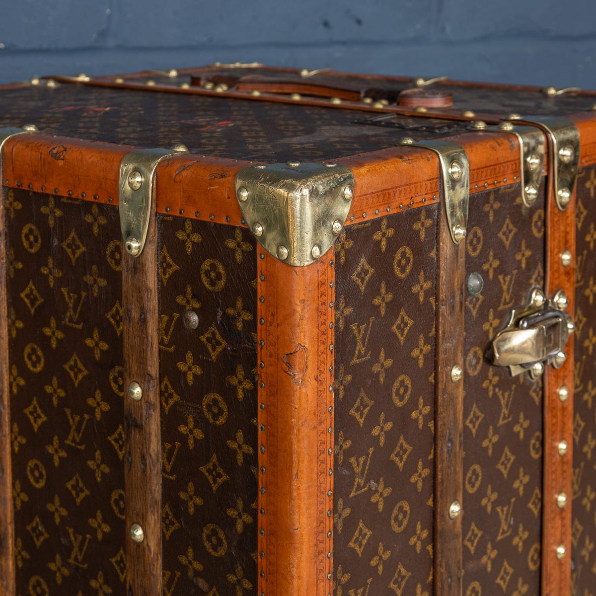 20th Century Louis Vuitton Wardrobe Trunk In Monogram Canvas, France c.1930 For Sale 14