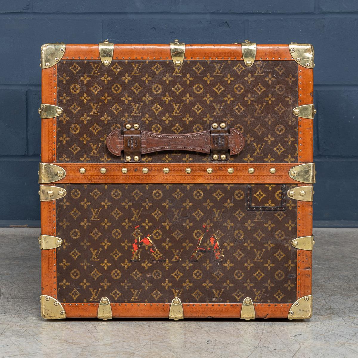 20th Century Louis Vuitton Wardrobe Trunk In Monogram Canvas, France c.1930 For Sale 1