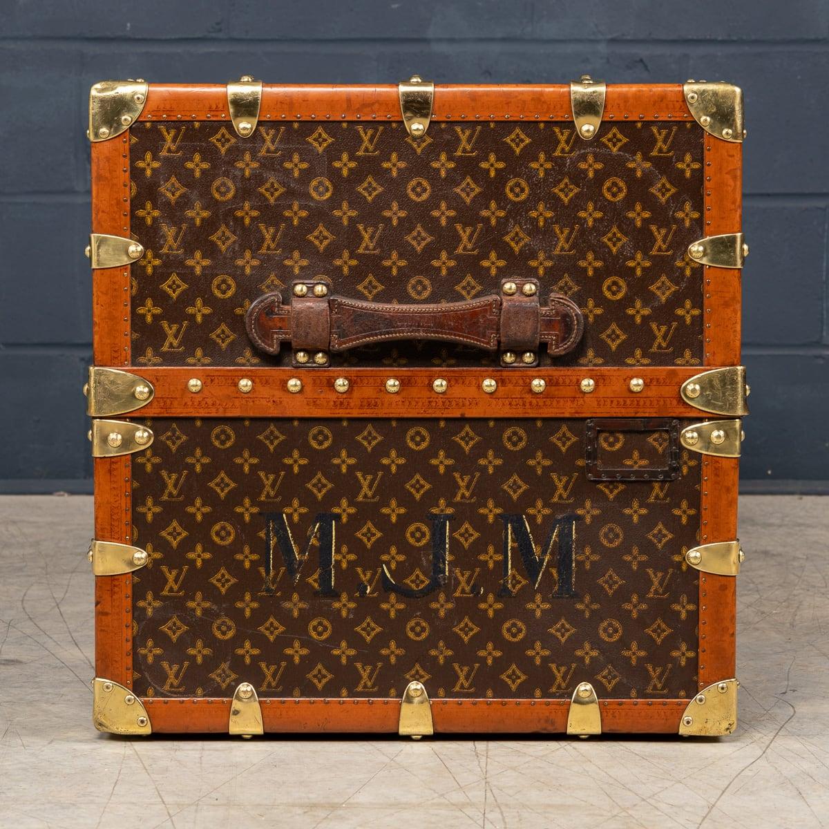 Malle de garde-robe Louis Vuitton du 20e siècle en toile monogrammée, France vers 1930 en vente 1