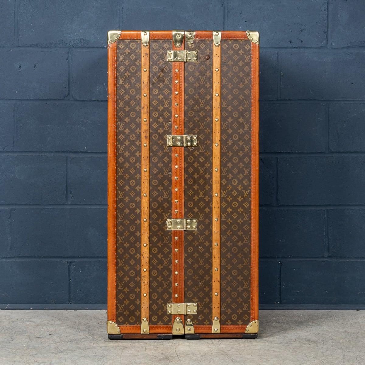 Malle de garde-robe Louis Vuitton du 20e siècle en toile monogrammée, France vers 1930 en vente 1
