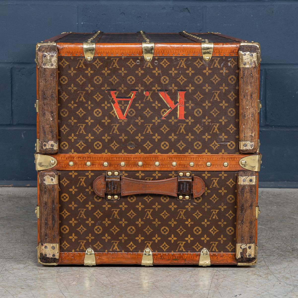 20th Century Louis Vuitton Wardrobe Trunk In Monogram Canvas, France c.1930 For Sale 2