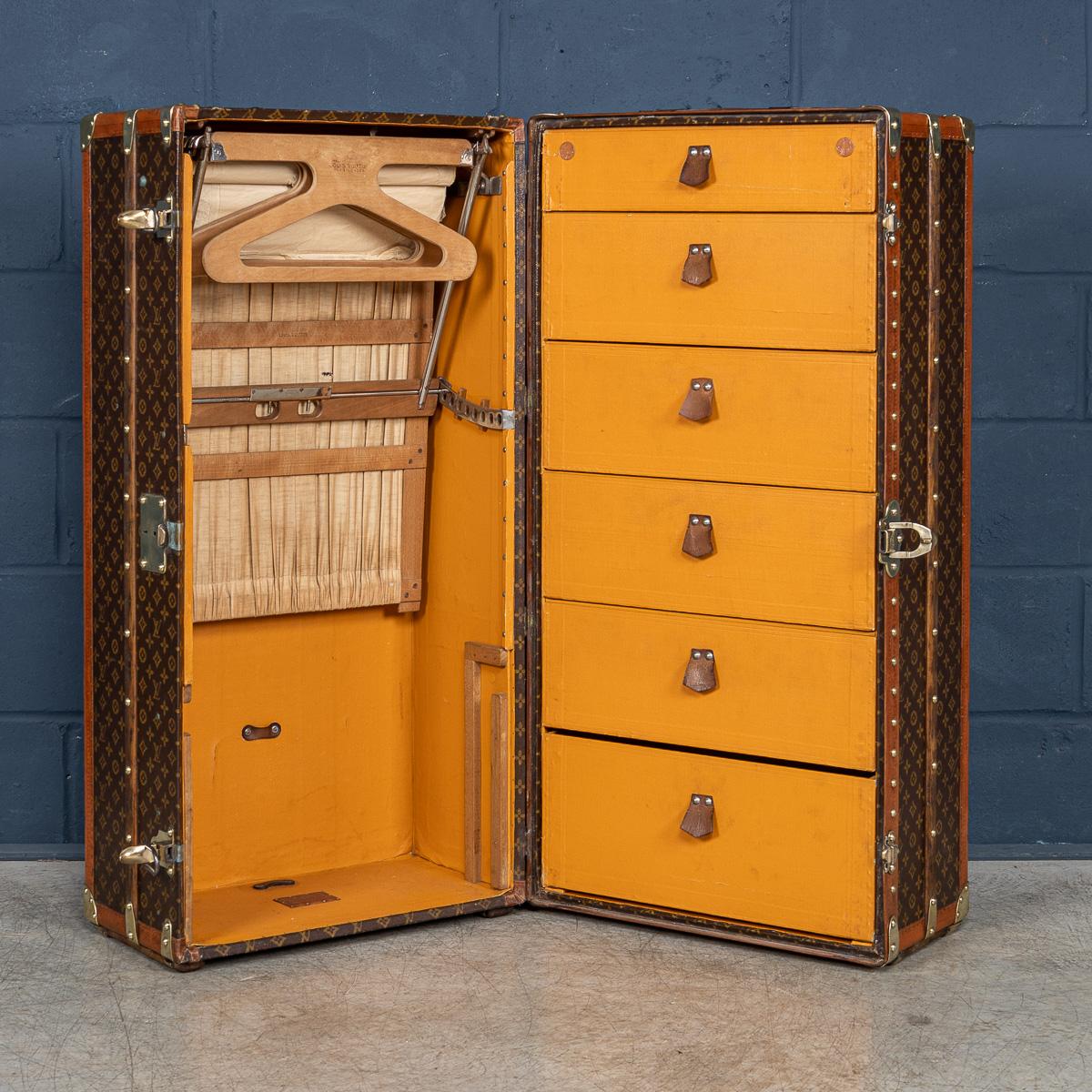 20th Century Louis Vuitton Wardrobe Trunk In Monogram Canvas, France c.1930 For Sale 3