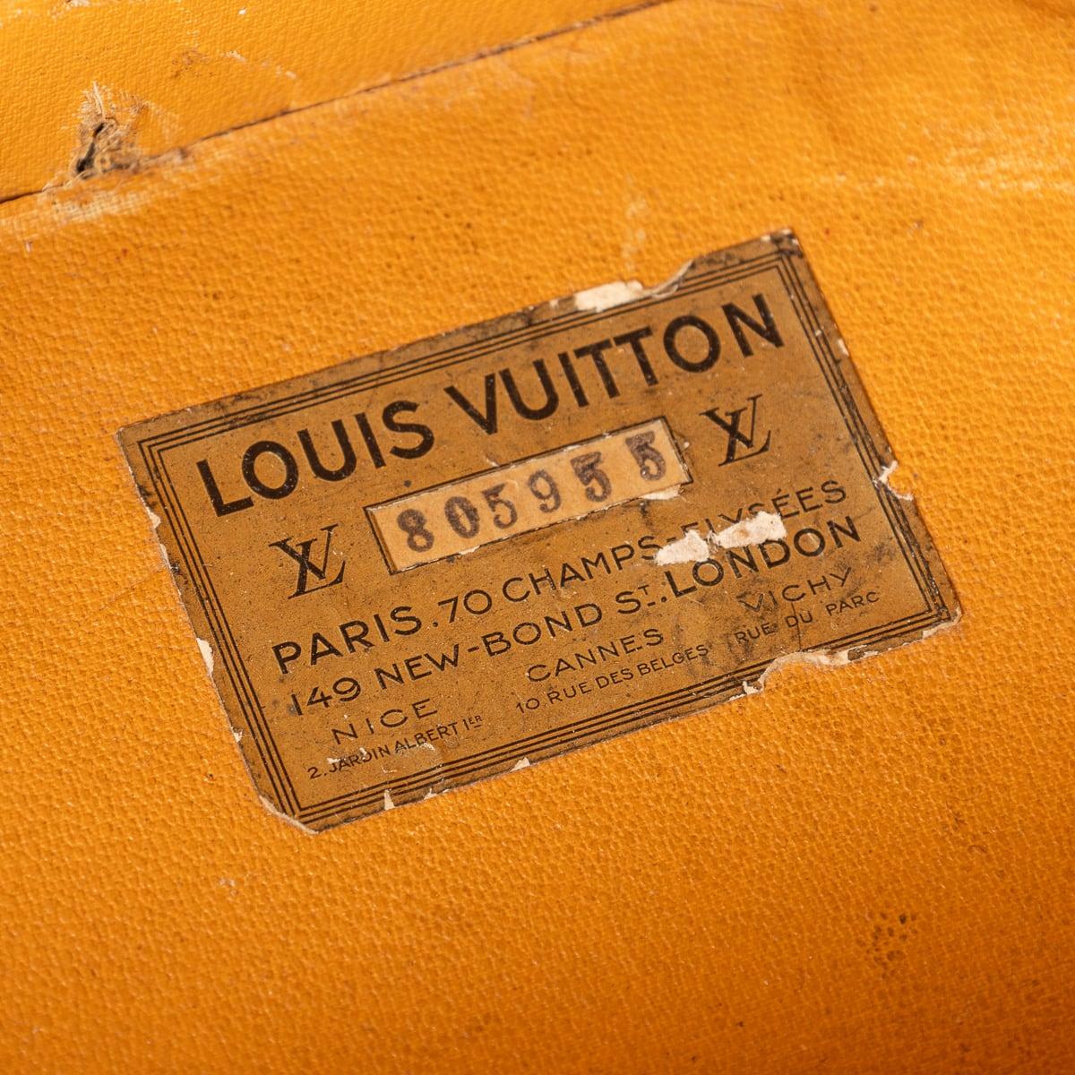 Malle de garde-robe Louis Vuitton du 20e siècle en toile monogrammée, France vers 1950 en vente 5