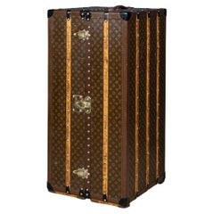 Baule guardaroba Louis Vuitton del XX secolo in tela Monogram, Francia, 1950 ca.