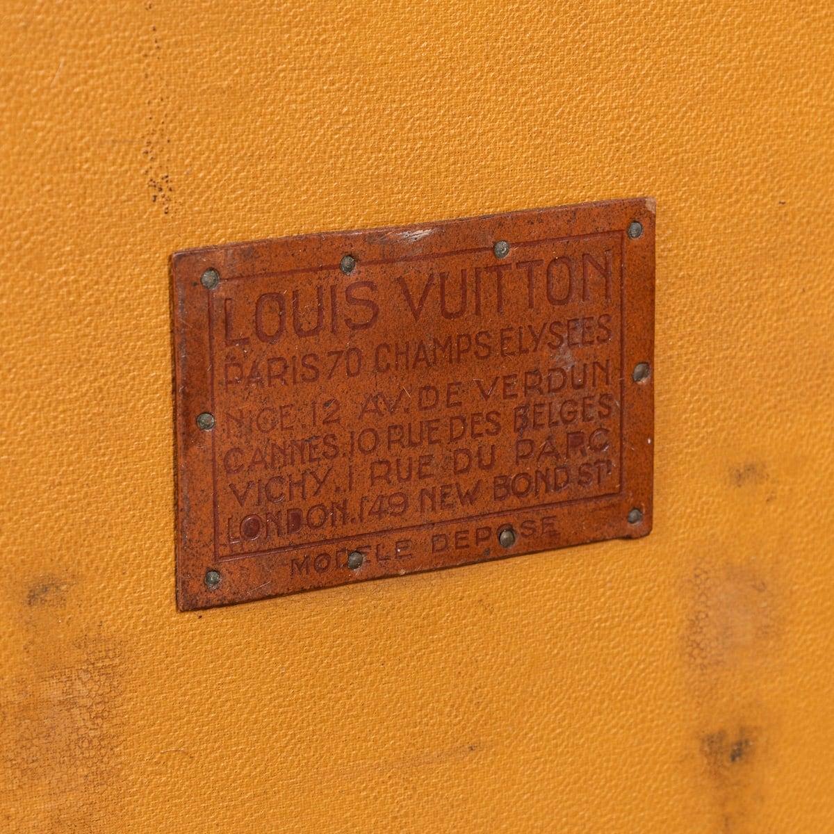 Malle de garde-robe Louis Vuitton du 20e siècle en toile monogrammée, France en vente 4