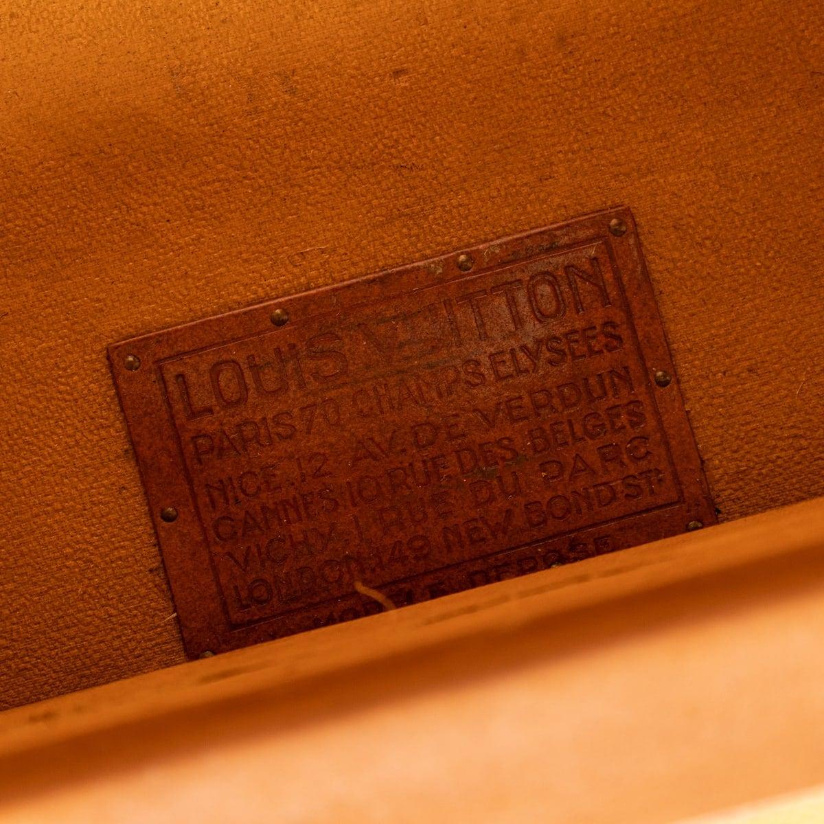 Malle de garde-robe Louis Vuitton du 20e siècle en toile monogrammée, France en vente 5