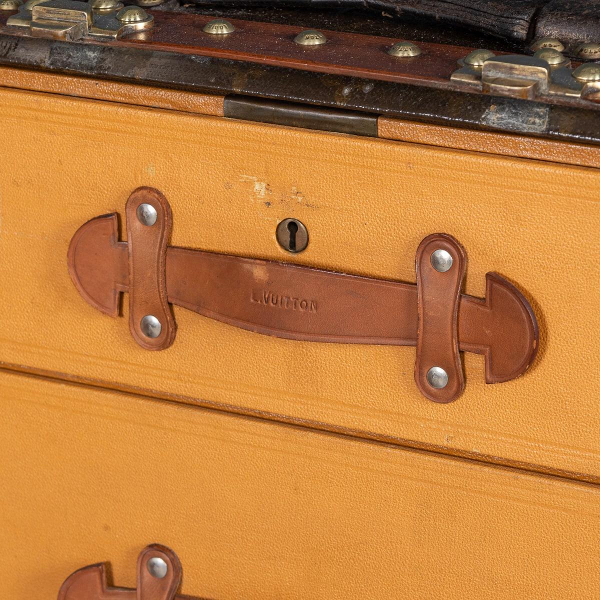 Malle de garde-robe Louis Vuitton du 20e siècle en toile monogrammée, France en vente 6