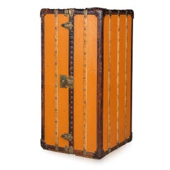 Louis Vuitton-Kleiderschrank aus orangefarbenem „Vuittonite“ Segeltuch des 20. Jahrhunderts, ca. 1920
