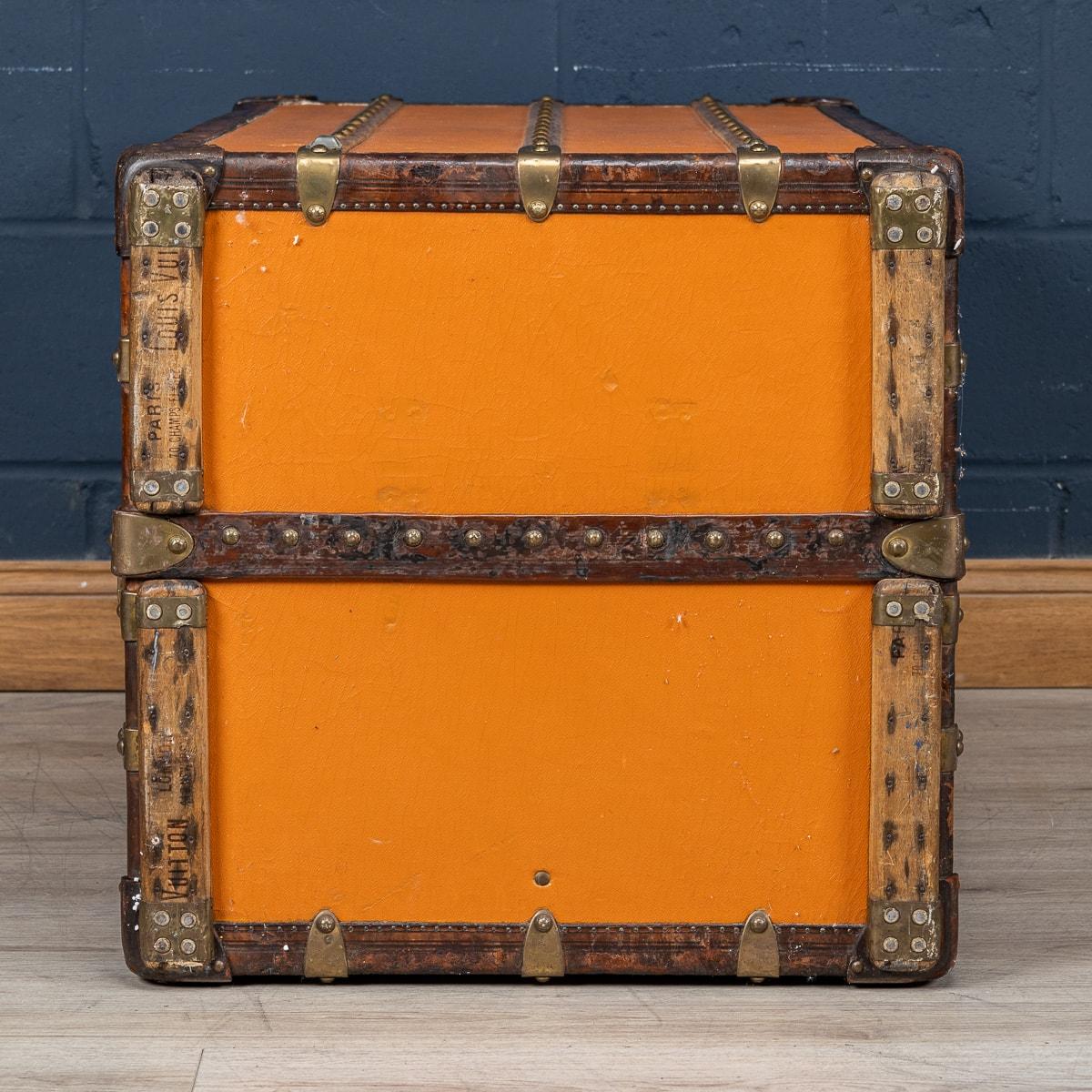 Louis Vuitton-Kleiderschrank aus orangefarbenem „Vuittonite“ Segeltuch des 20. Jahrhunderts, ca. 1920 im Angebot 2