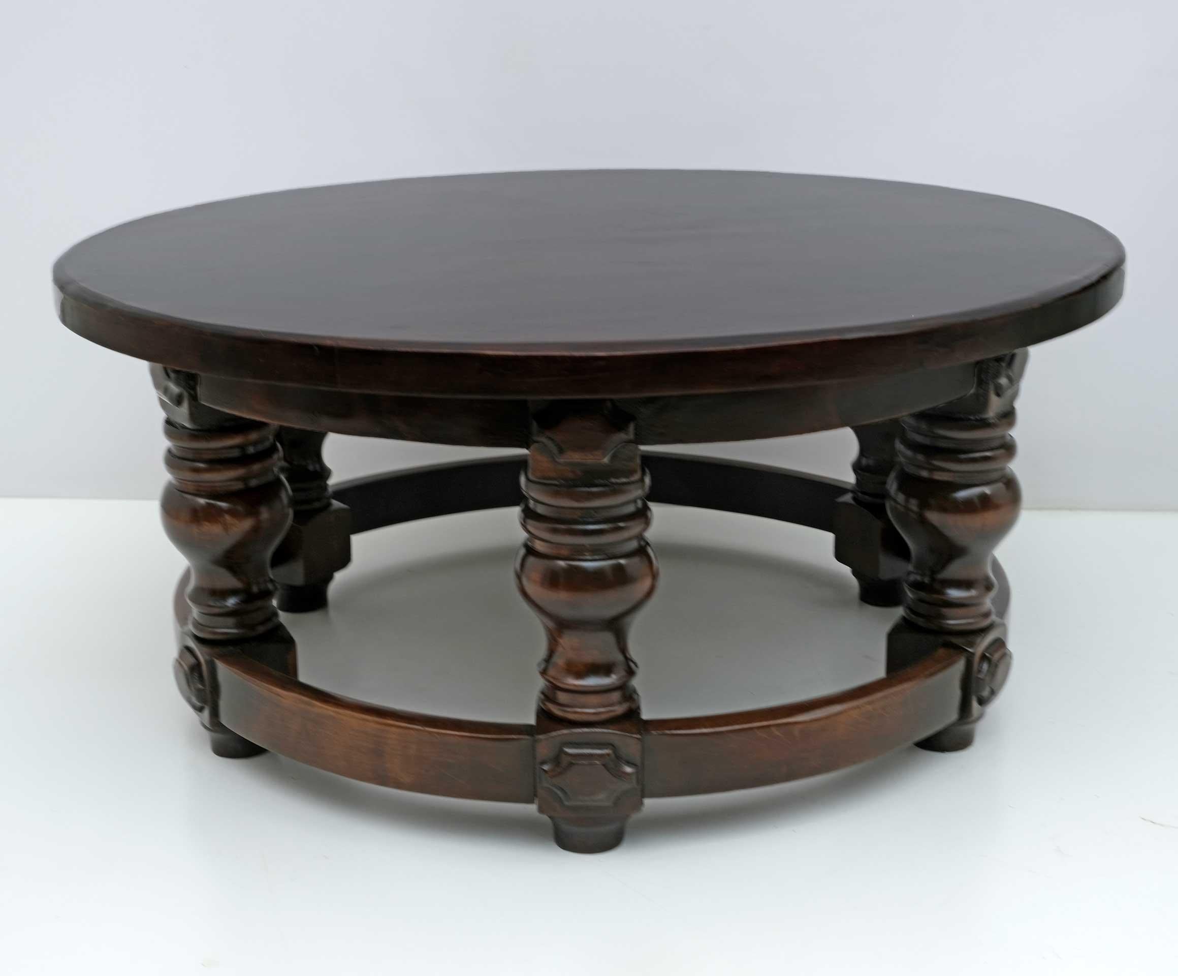 20th Century Louis XIII Style Walnut Coffee Table In Good Condition For Sale In Puglia, Puglia