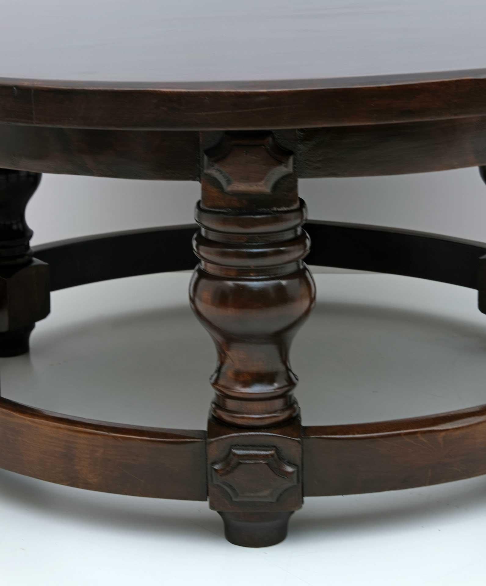 Table basse en noyer de style Louis XIII du 20ème siècle Bon état - En vente à Puglia, Puglia