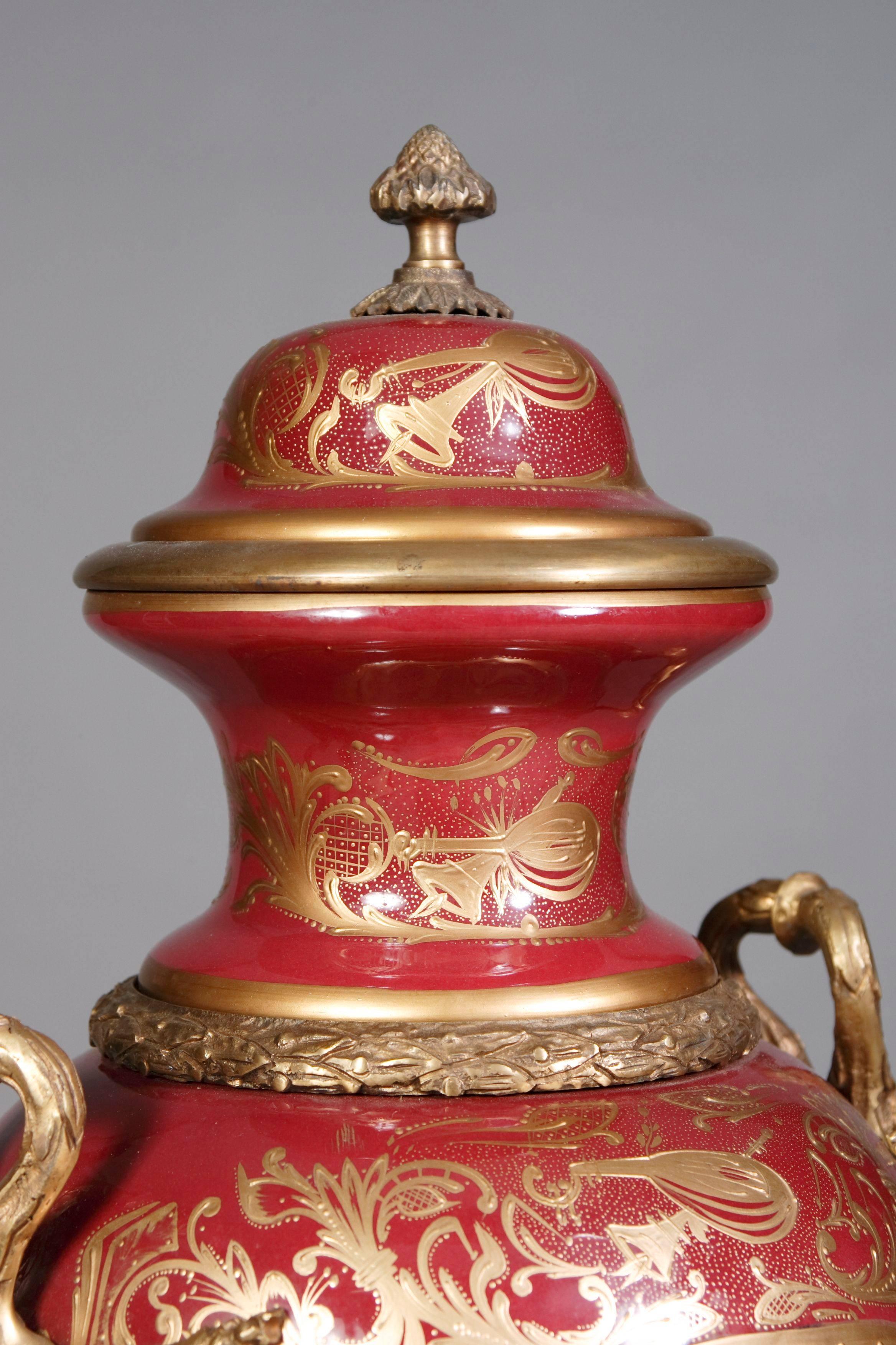 Engraved 20th Century Louis XIV Sèvre Pompe Lidded Vase For Sale