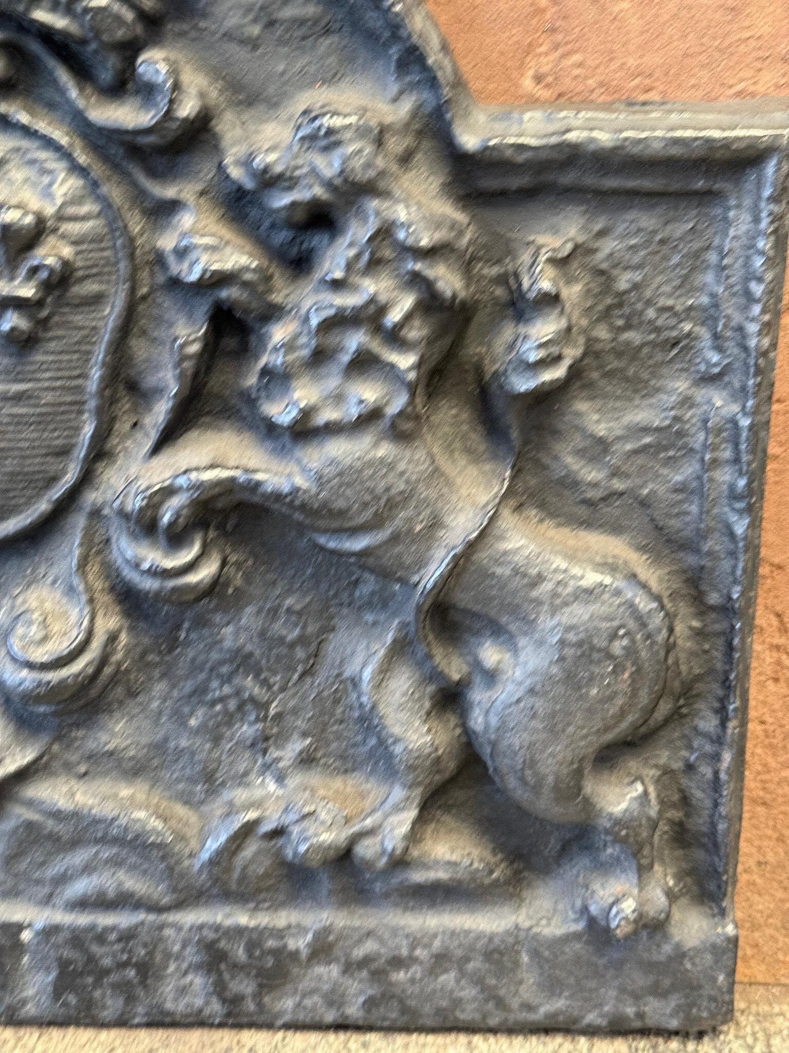 20th Century Louis XIV Style 'Arms of France' Fireback / Backsplash For Sale 4