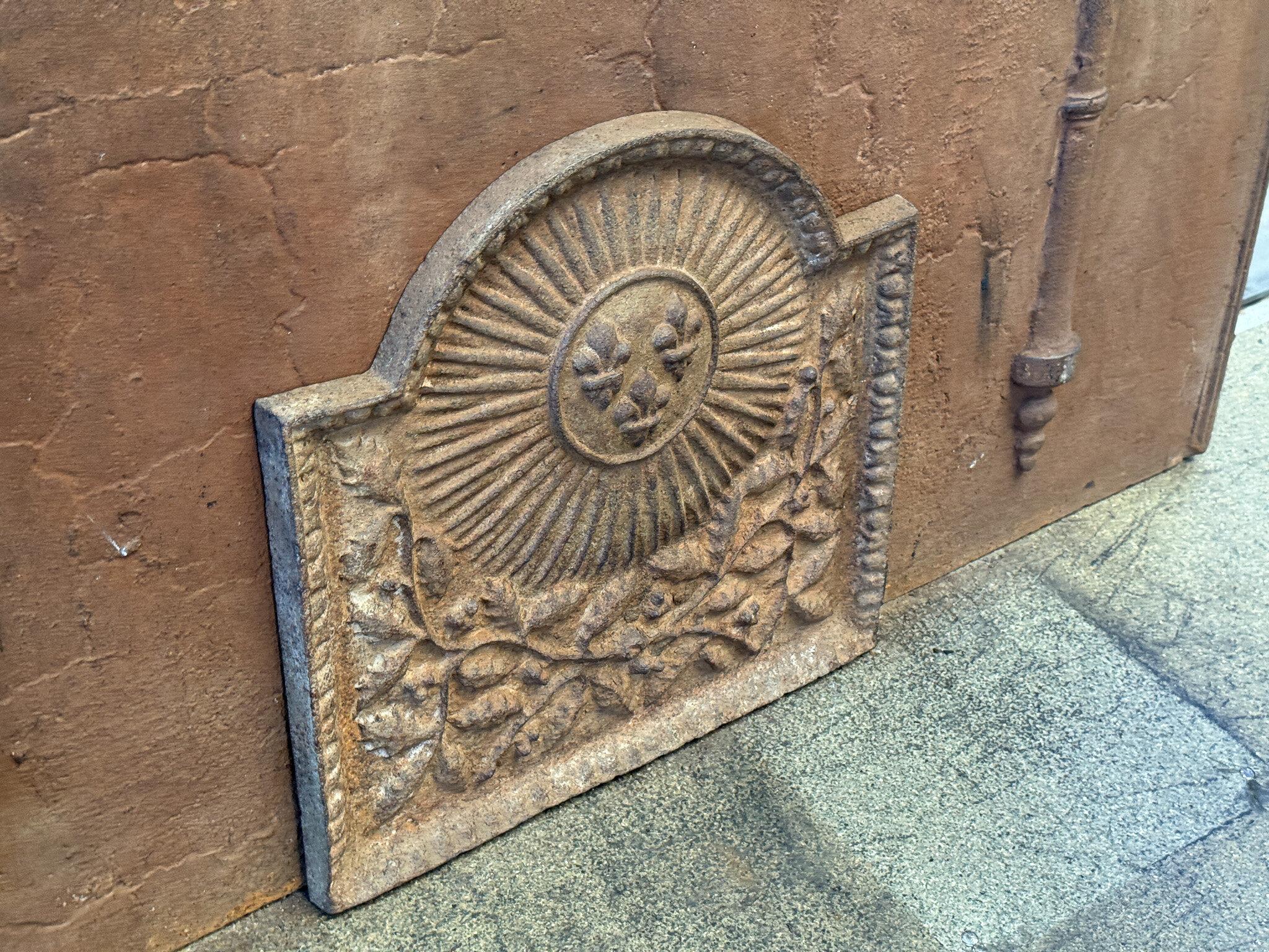 20th Century Louis XIV Style 'Arms of France' Fireback / Backsplash For Sale 2