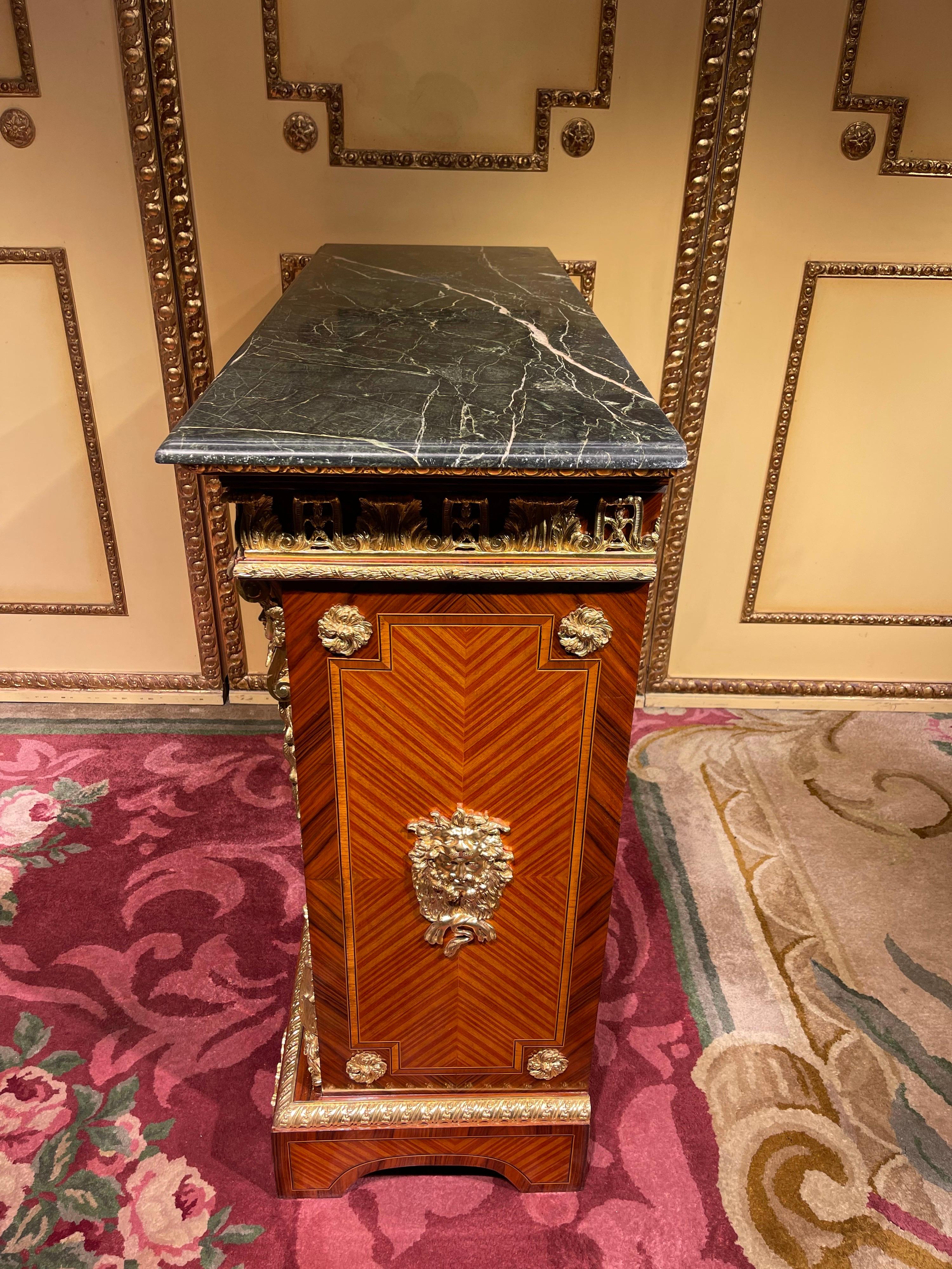20th Century Louis XIV Style Commode/Chest of Drawer For Sale 7