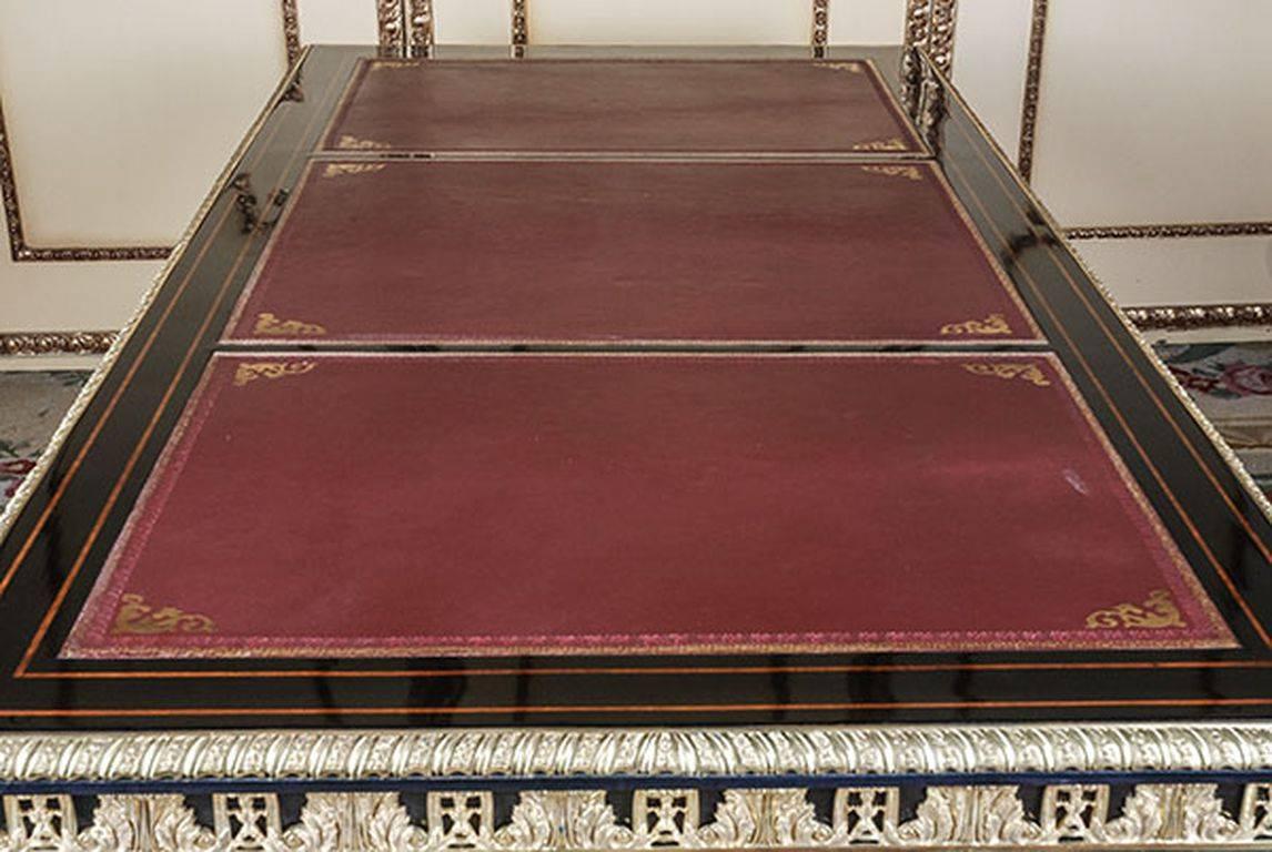 Table à écrire française du 20ème siècle de style Louis XIV, à piano noir en vente 5