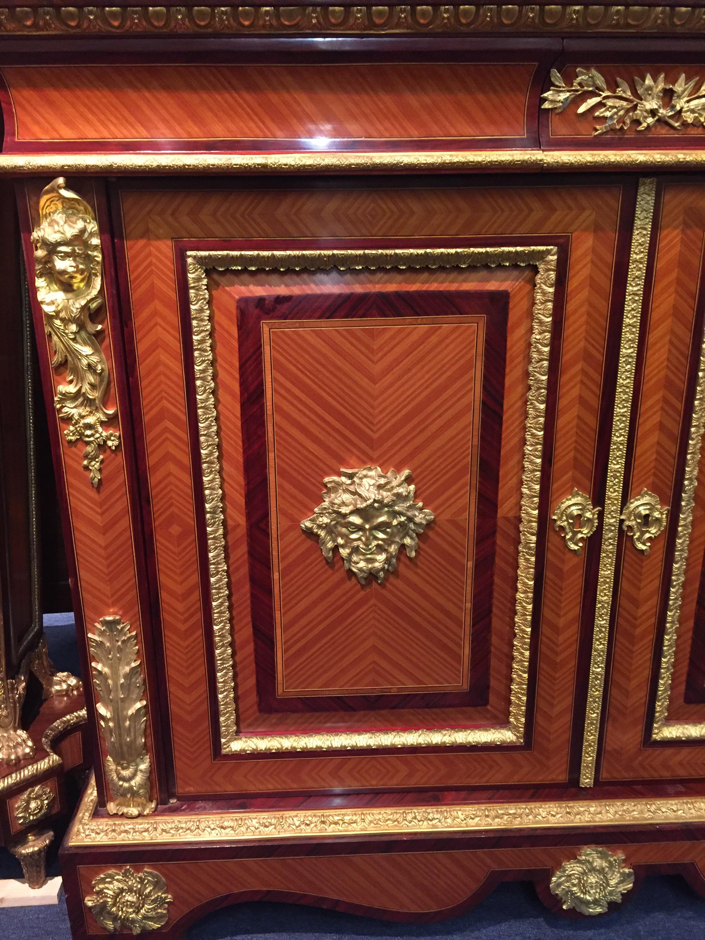 Armadietto in legno di tulipano Palisander stile Luigi XIV del XX secolo, bronzato in vendita 4
