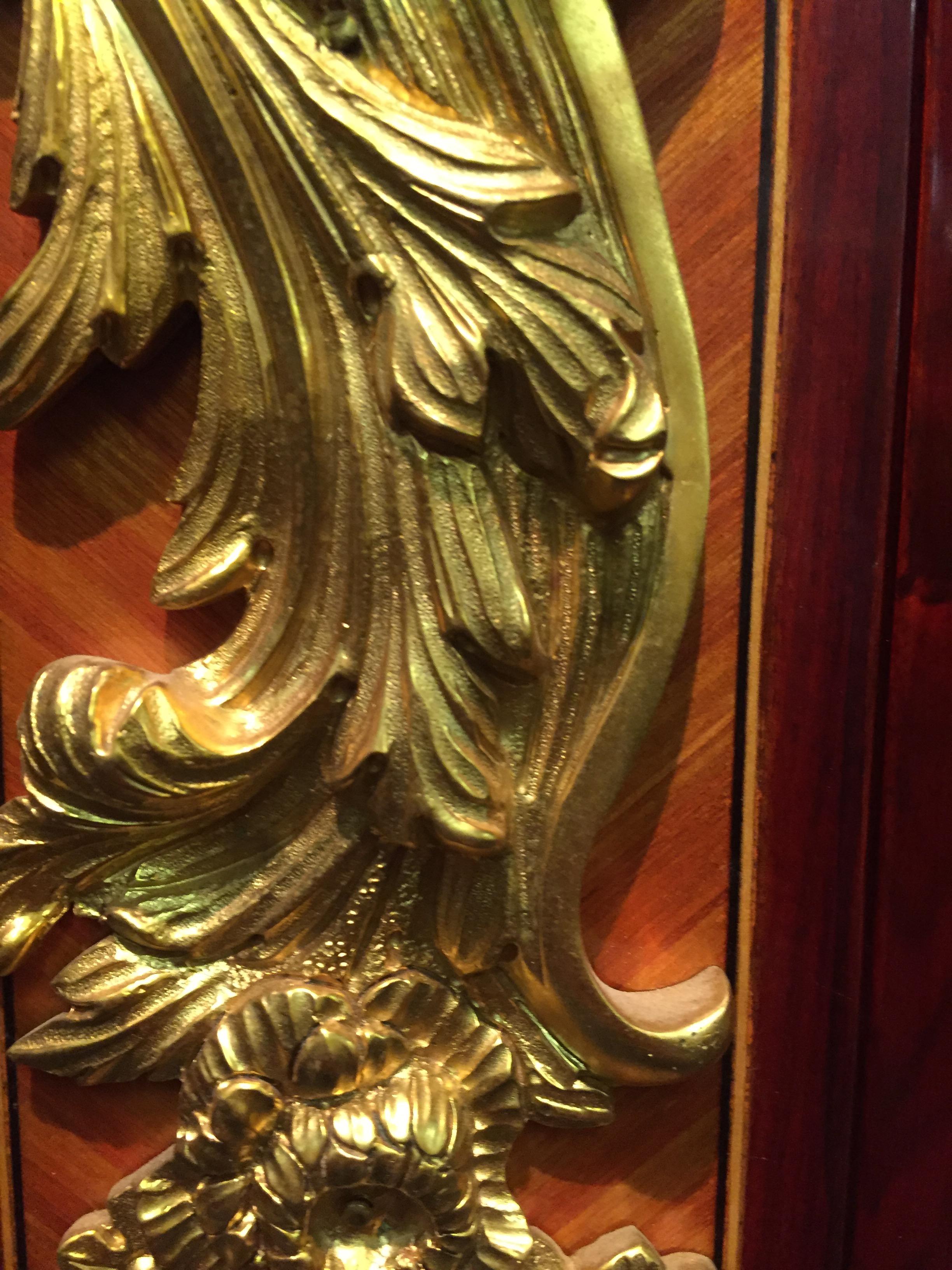 Armadietto in legno di tulipano Palisander stile Luigi XIV del XX secolo, bronzato in vendita 8