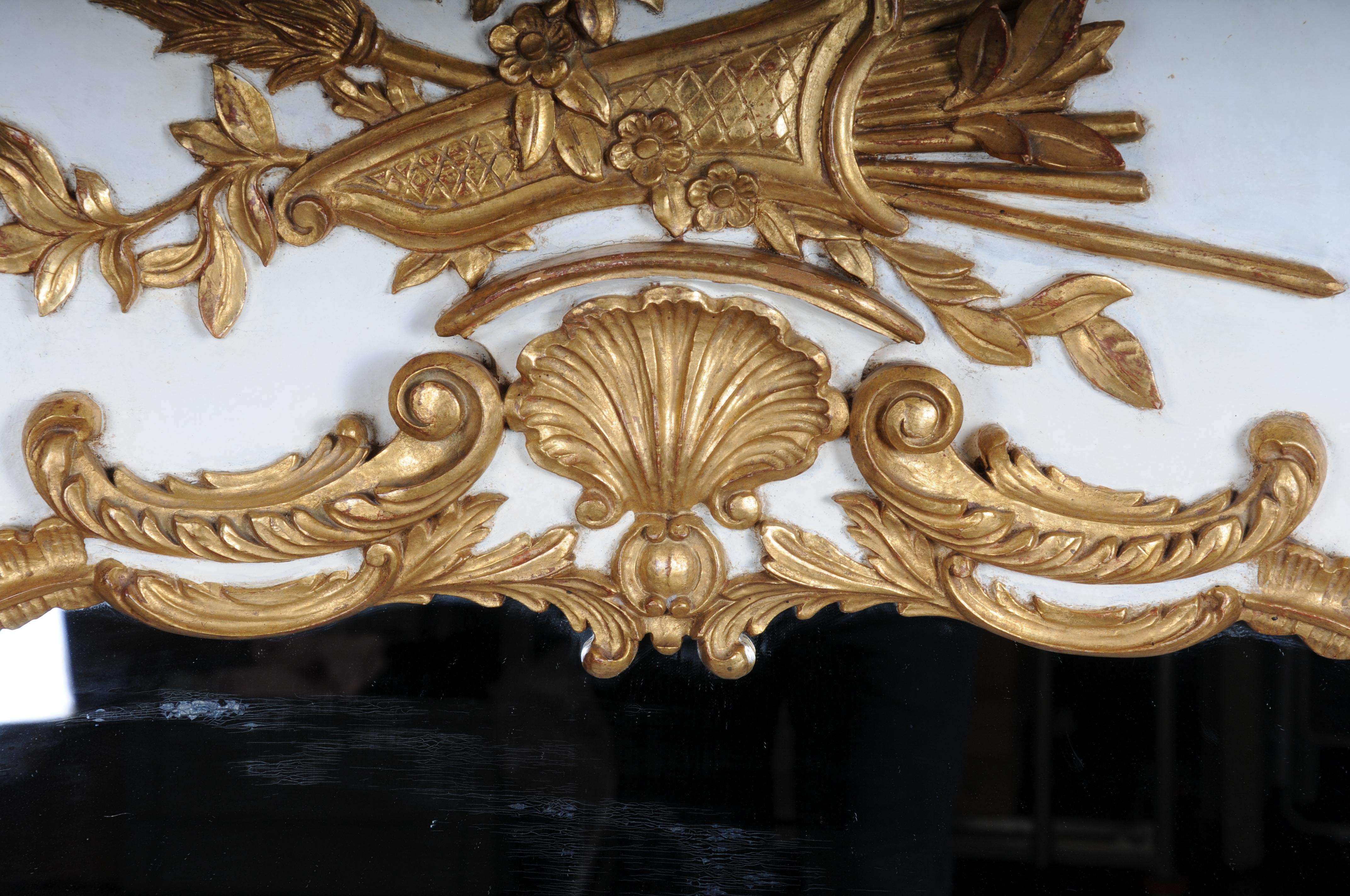 20th Century Louis XV gilt wall mirror, white In Good Condition For Sale In Berlin, DE