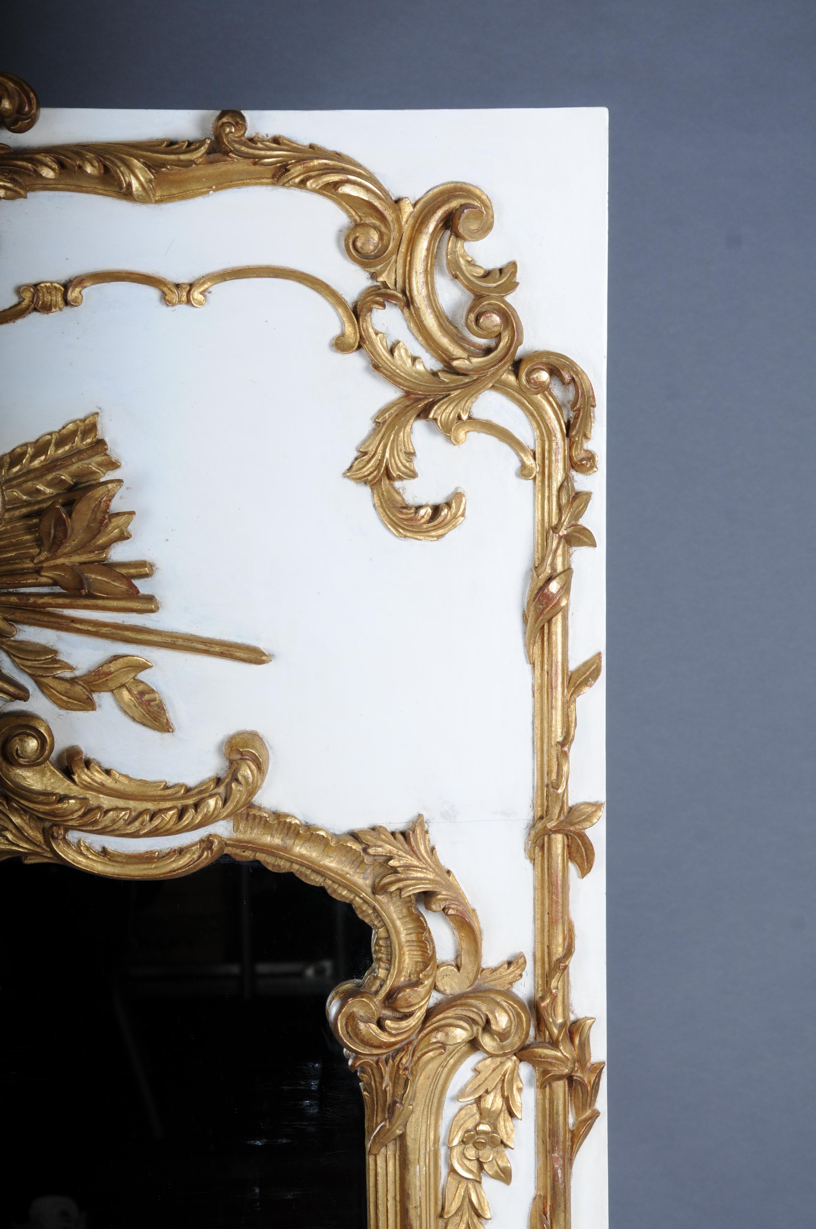 20e siècle Miroir mural doré Louis XV, blanc en vente 1