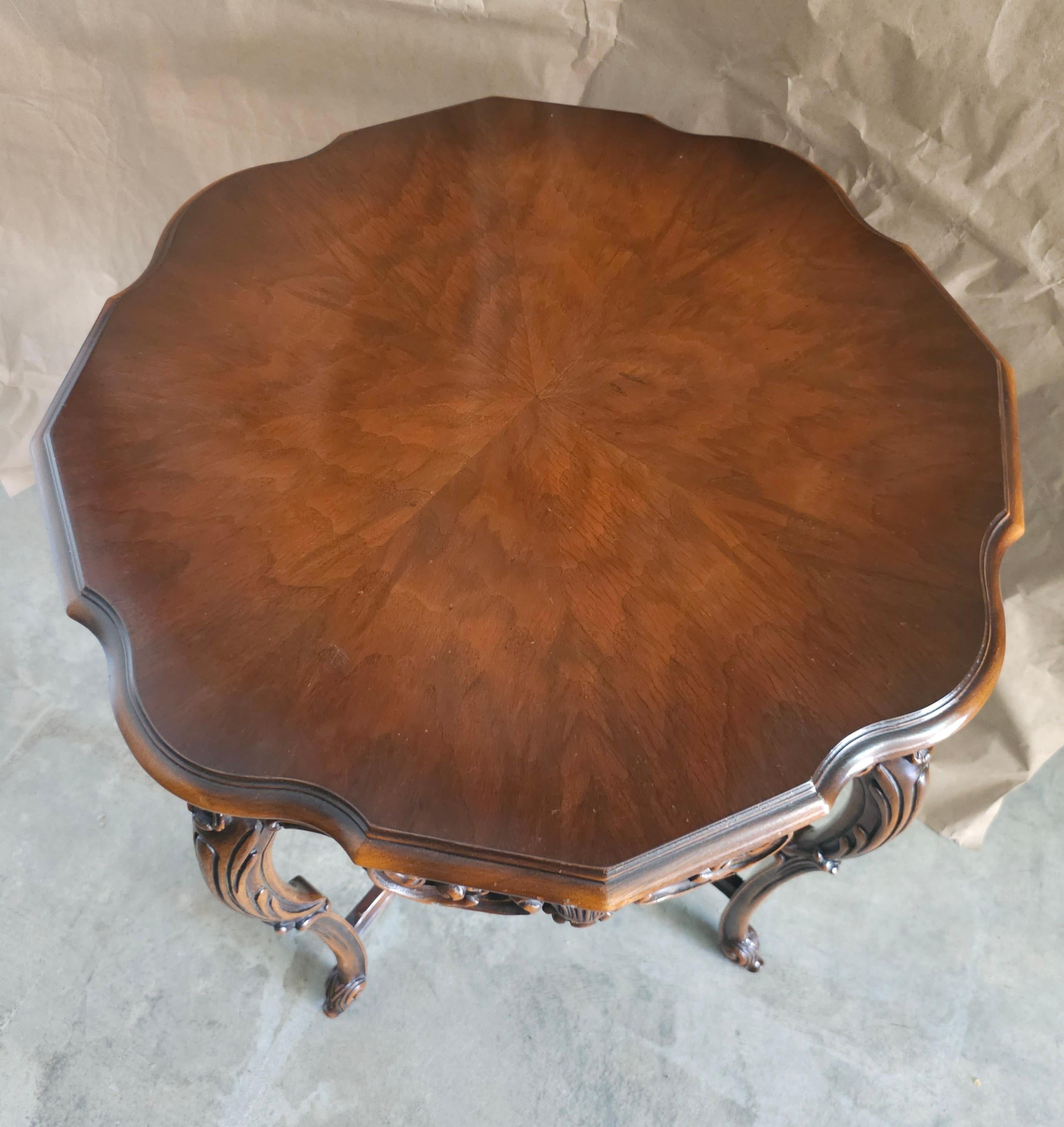 20th Century Louis XV Provincial Style Carved Walnut Gueridon Table For Sale 1