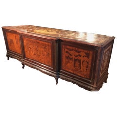 Table de magasin ou meuble de rangement italien Louis XV du 20ème siècle en bois de rose marqueté