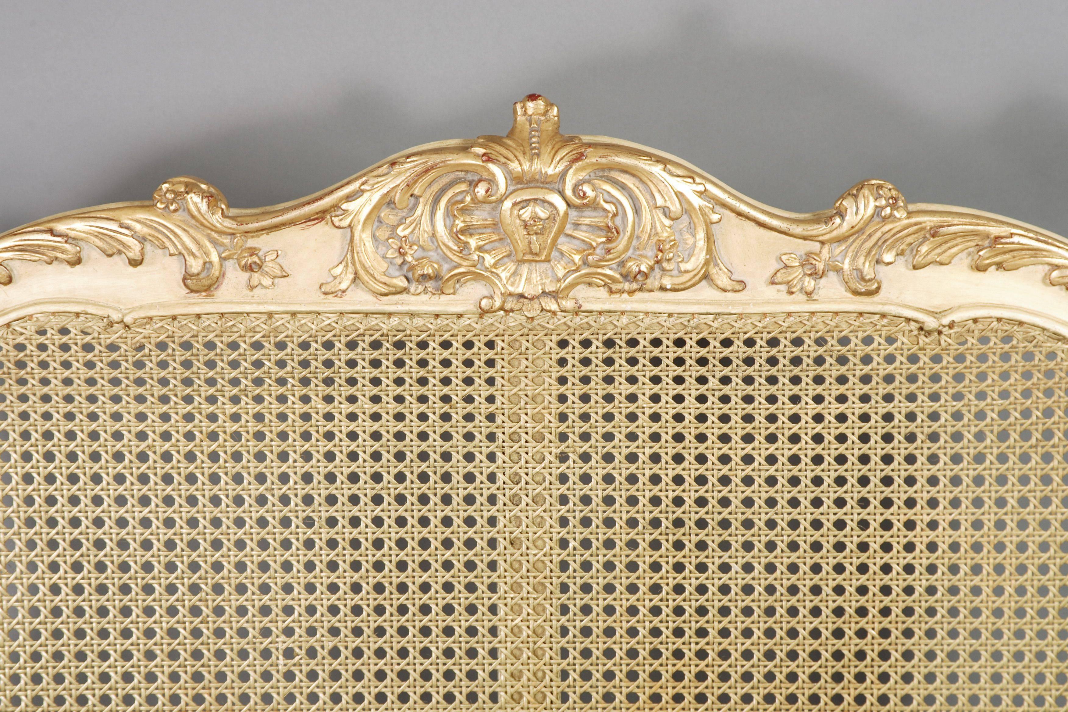 Bett im Louis-XV-Stil des 20. Jahrhunderts (Holz) im Angebot