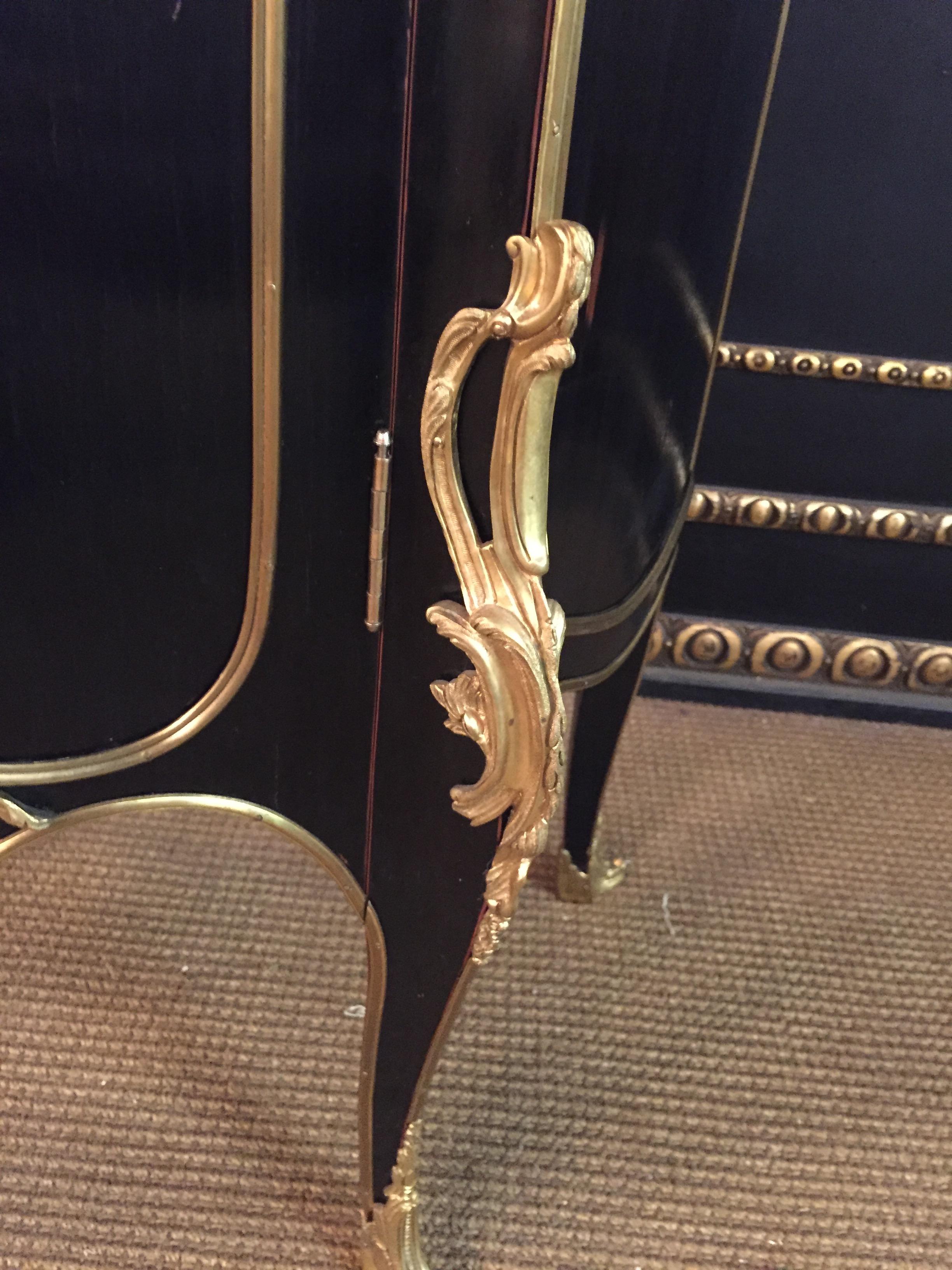 20th Century Antique Louis XV Style Black Polished Salon Vitrine Cupboard For Sale 6