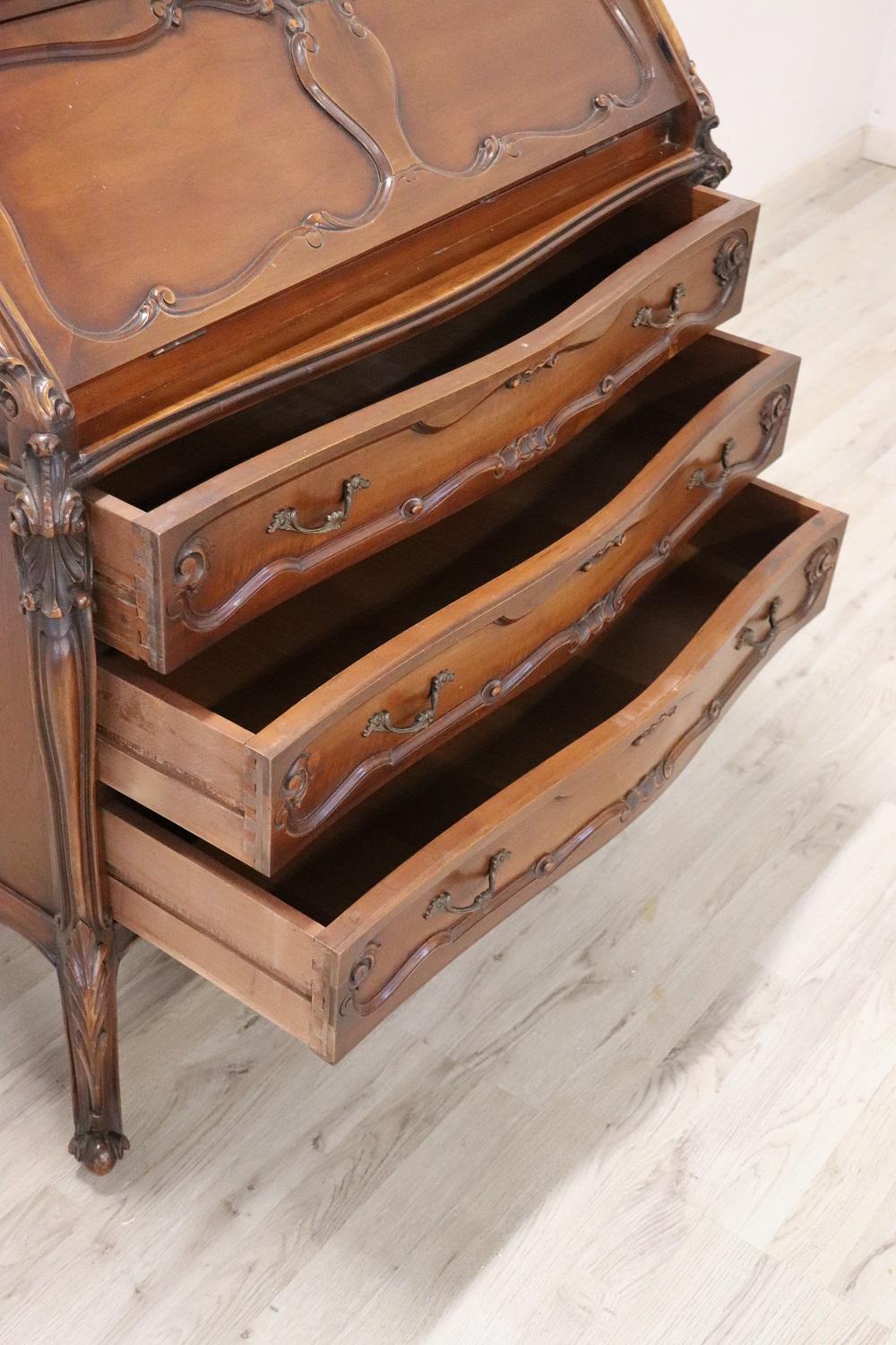 20th Century Louis XV Style Carved Walnut Chest of Drawers with Secrétaire In Excellent Condition In Casale Monferrato, IT