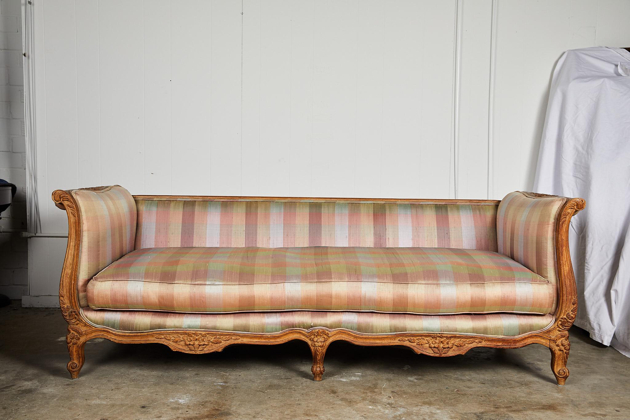 20th Century Louis XV Style Carved Wood Sofa or Daybed In Good Condition In Atlanta, GA