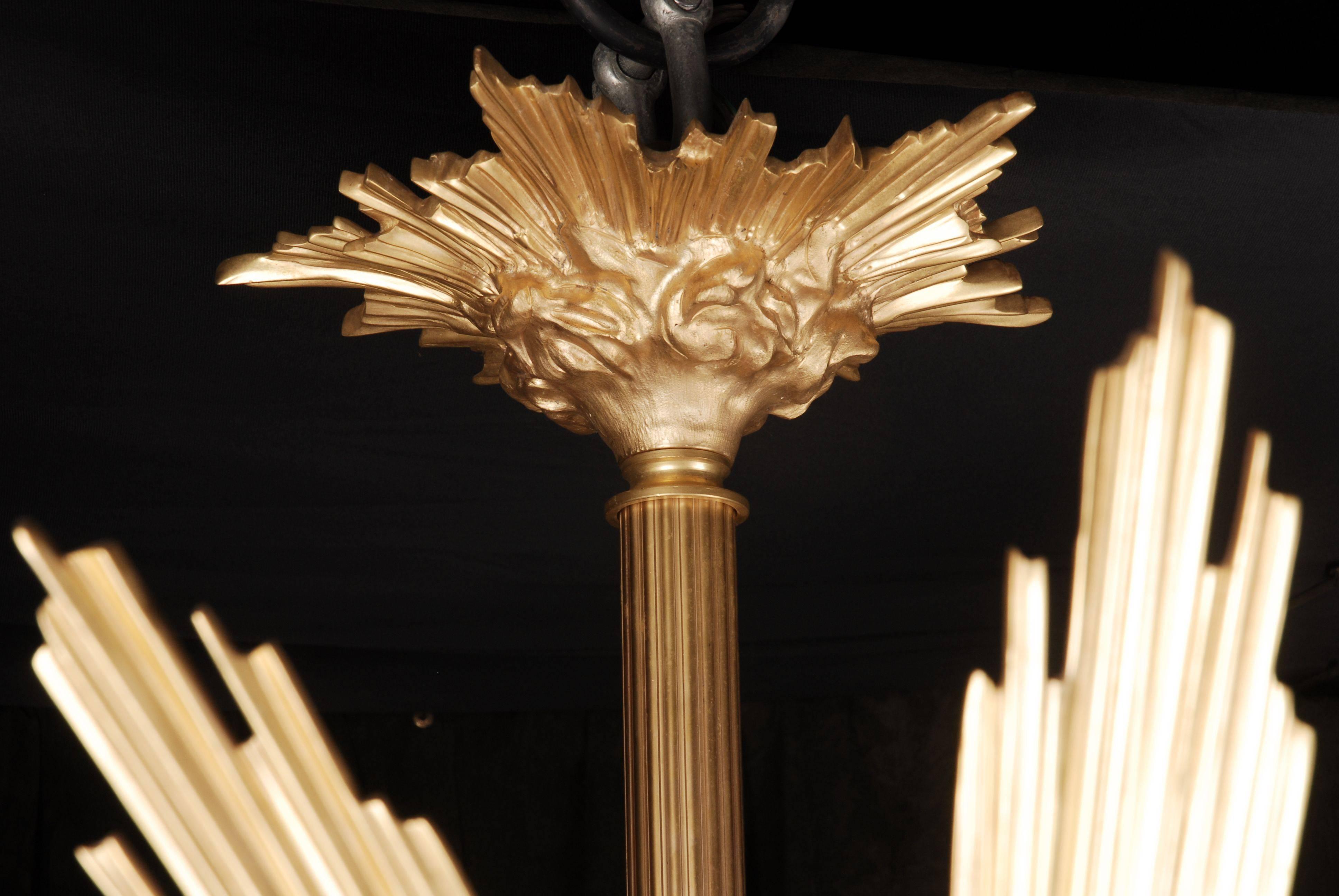 Moulage Lustre à candélabre en bronze moulé de style Louis XV du XXe siècle en vente