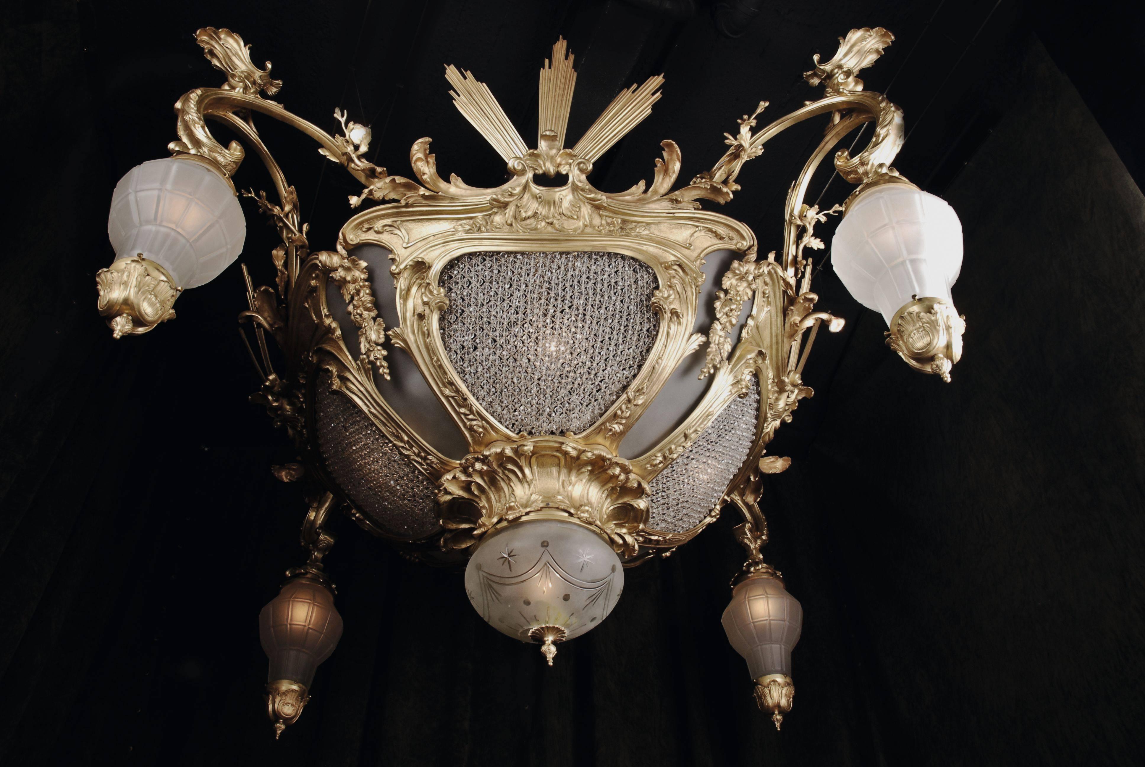 Lustre à candélabre en bronze moulé de style Louis XV du XXe siècle en vente 1