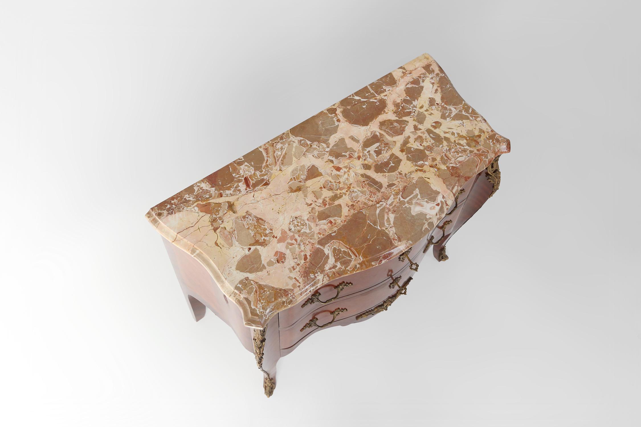 Cassettiera in stile Luigi XV del XX secolo con piano in marmo, Francia ca. 1950 in vendita 7