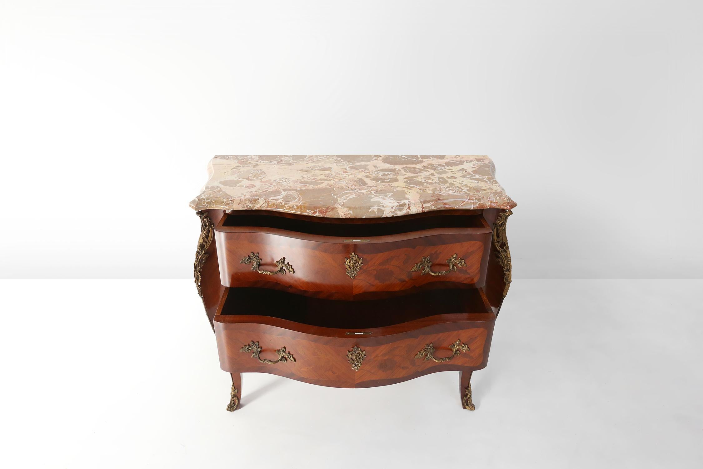 Cassettiera in stile Luigi XV del XX secolo con piano in marmo, Francia ca. 1950 in vendita 1