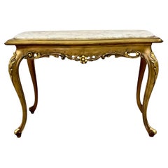 Louis XV-Stil Giltwood und Marmorplatte Couchtisch des 20. Jahrhunderts